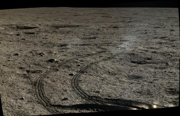 Probe tracks on surface of the moon
