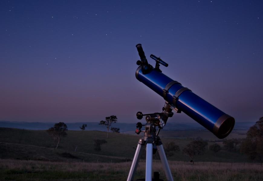 Simple amateur telescope in an empty field