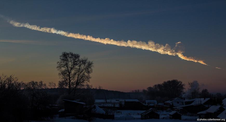 Trail of vapour left by meteor flying over the Urals on February 2, 2013