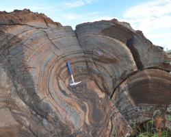 The layers on this 2.7 billion-year-old rock, a stromatolite from Western Australia, show evidence of single-celled, photosynthetic life on the shore of a large lake. The new result suggests that this microbial life thrived despite a thin atmosphere.