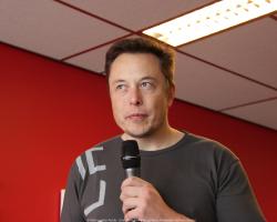 Elon Musk speaking at the Tesla Club in Belgium