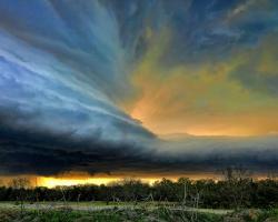 Photograph of a wall of clouds in Oklahoma