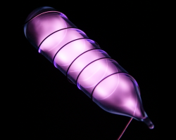 Ultra-pure helium glowing