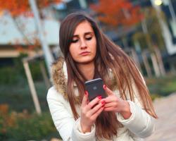 Young woman holding a smartphone.