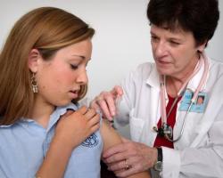 Nurse delivers a vaccination